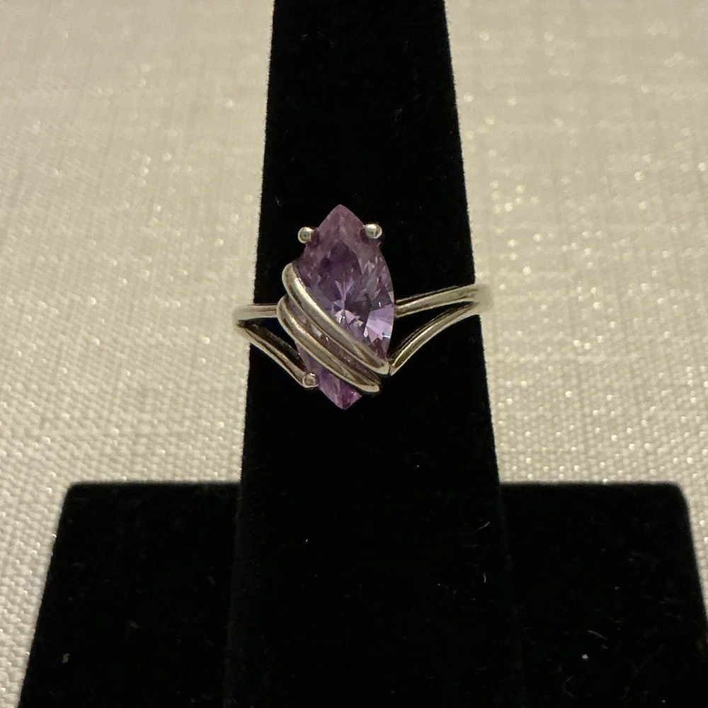 Avon Vintage Silver Tone Lavender Ring